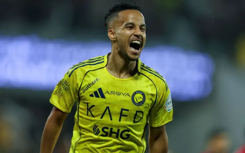 وسط “عاصفة” الخروج من كأس العالم .. النصر يؤمن بقاء عبد الرحمن غريب بعد جدل الهلال والاتحاد